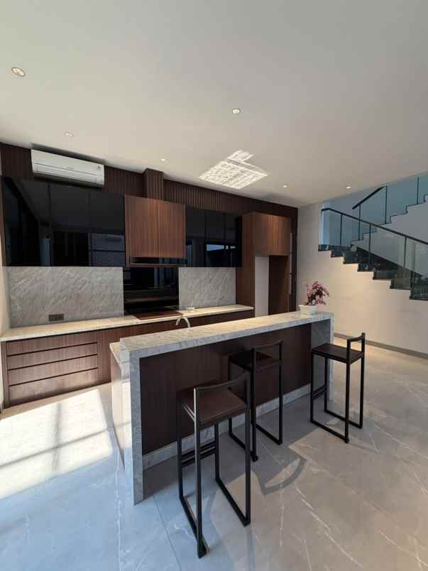 dijual rumah villa bukit indah pakuwon