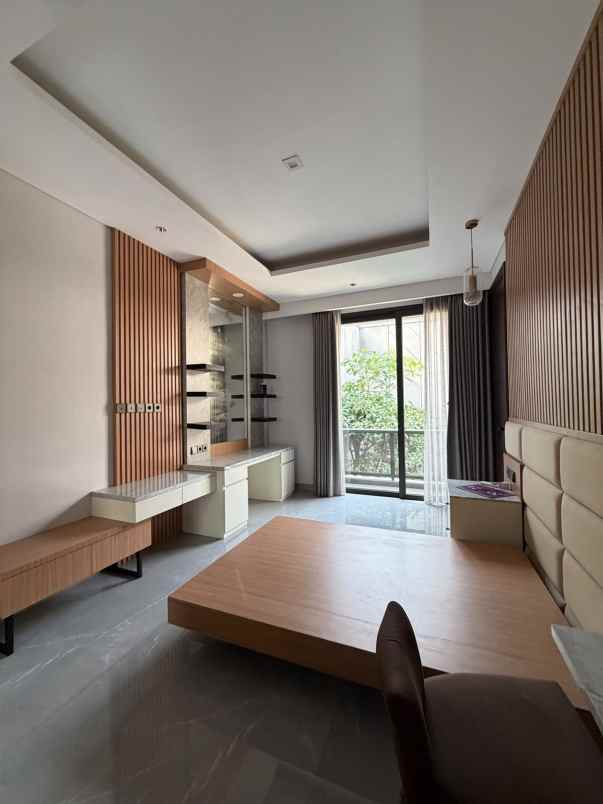 dijual rumah villa bukit indah pakuwon