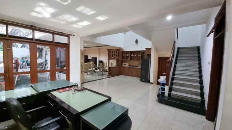 dijual rumah villa bukit mas