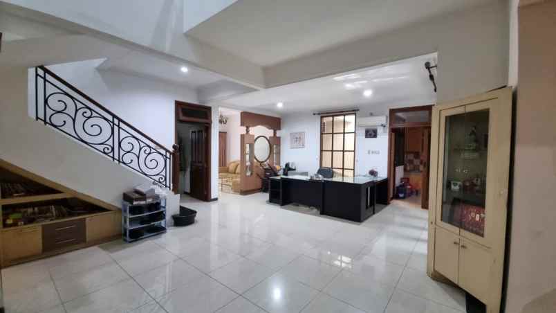 dijual rumah villa bukit mas