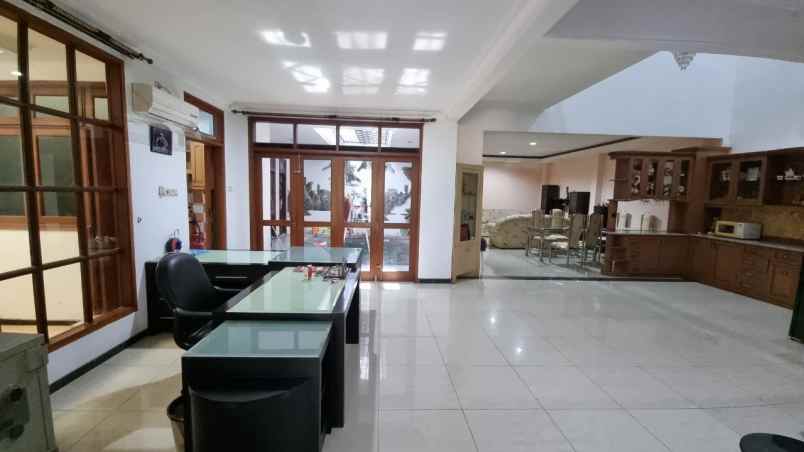 dijual rumah villa bukit mas
