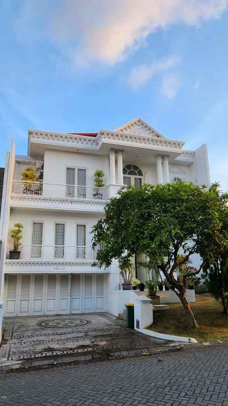 dijual rumah villa bukit regensi