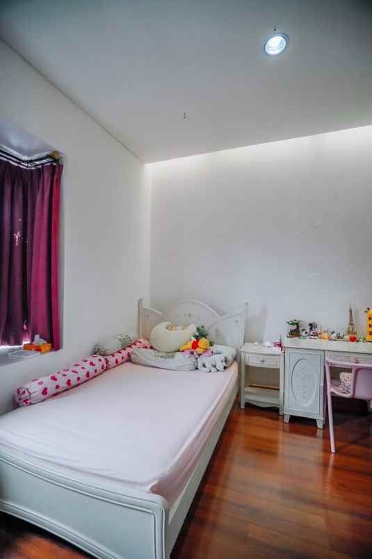 dijual rumah villa permata gading