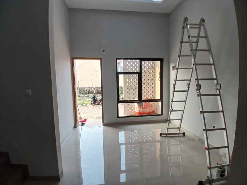 dijual rumah warung sila cipedak