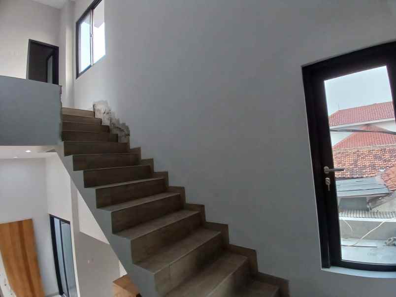 dijual rumah warung sila cipedak