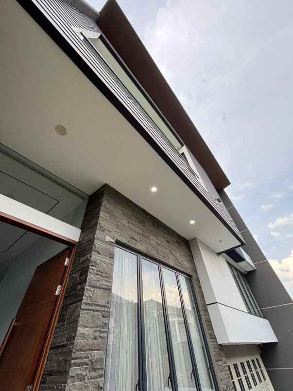 dijual rumah waterfront citraland