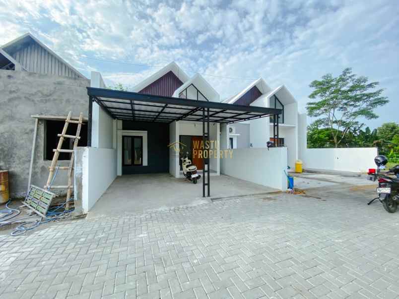 dijual rumah wirokerten