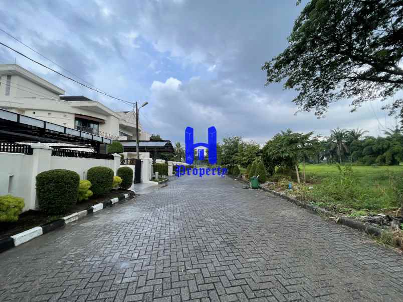 dijual tanah komplek graha helvetia