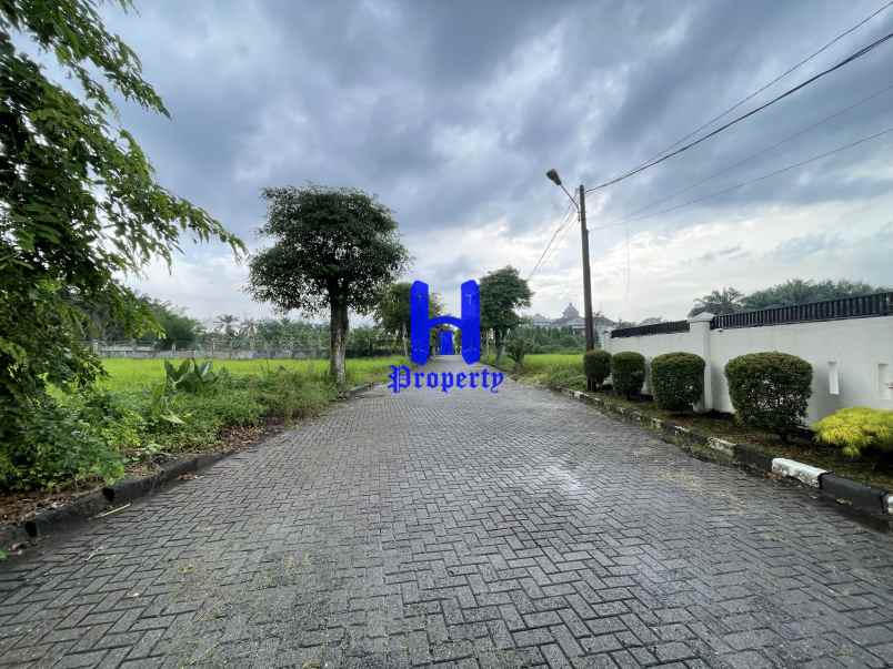 dijual tanah komplek graha helvetia