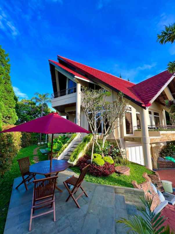 dijual vila mewah di lembang