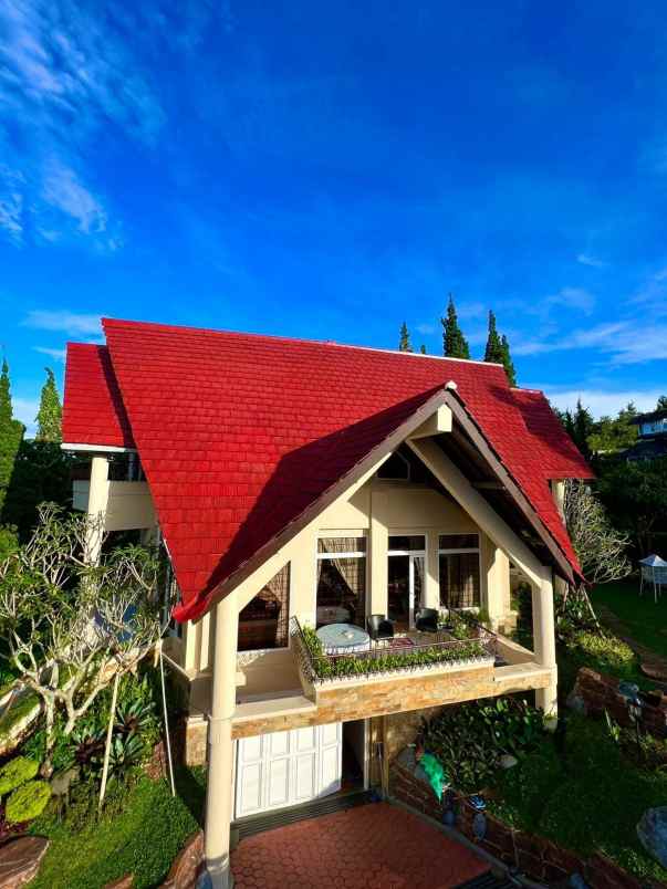 dijual vila mewah di lembang