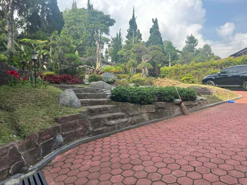 dijual vila mewah di lembang