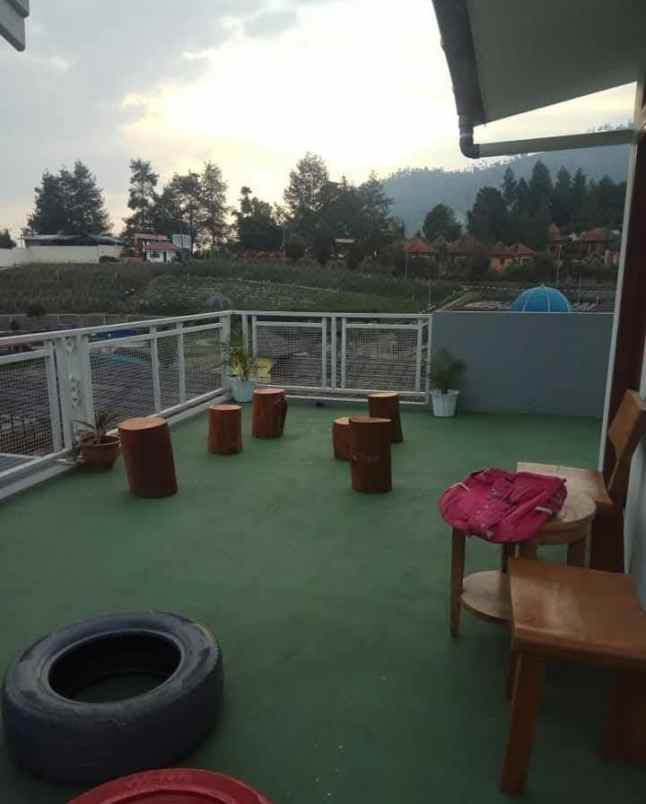 dijual villa di cikole lembang