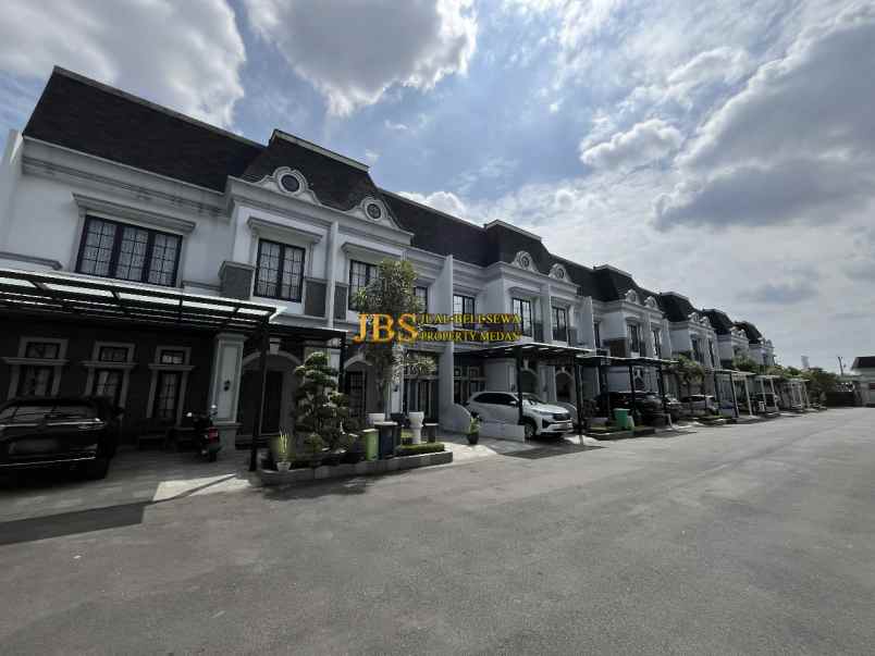 dijual villa komplek marriott residence