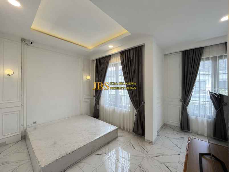 dijual villa komplek marriott residence