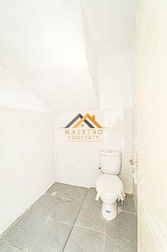 dijual villa komplek the habitat jalan