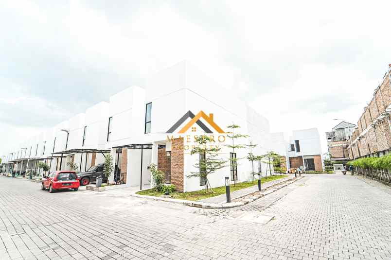 dijual villa komplek the habitat jalan