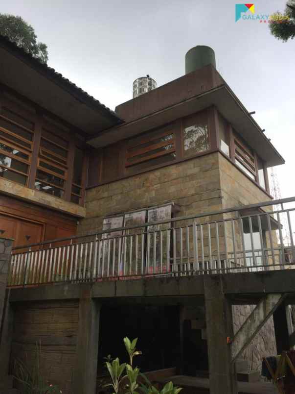 dijual villa mekarwangi lembang bandung