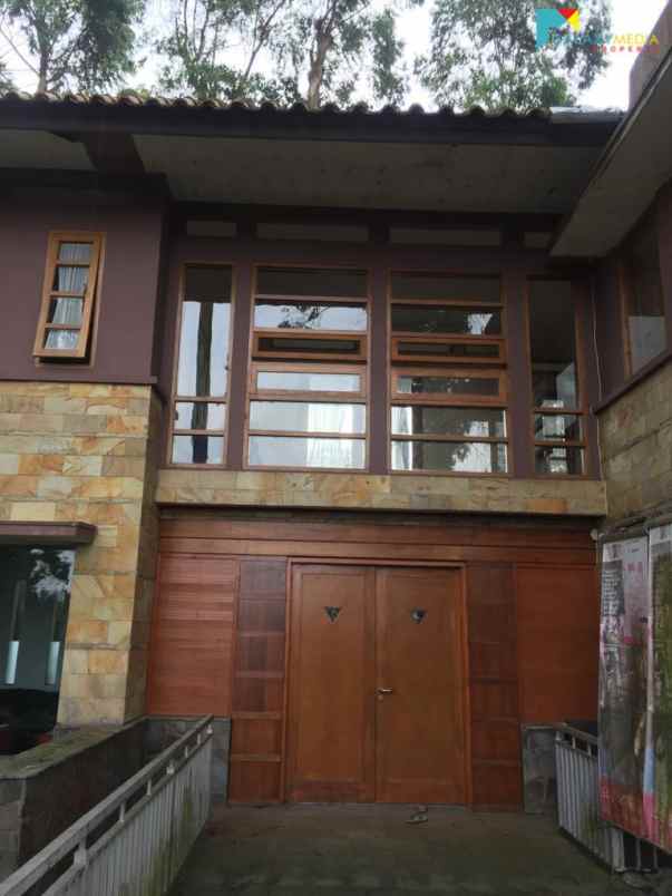 dijual villa mekarwangi lembang bandung