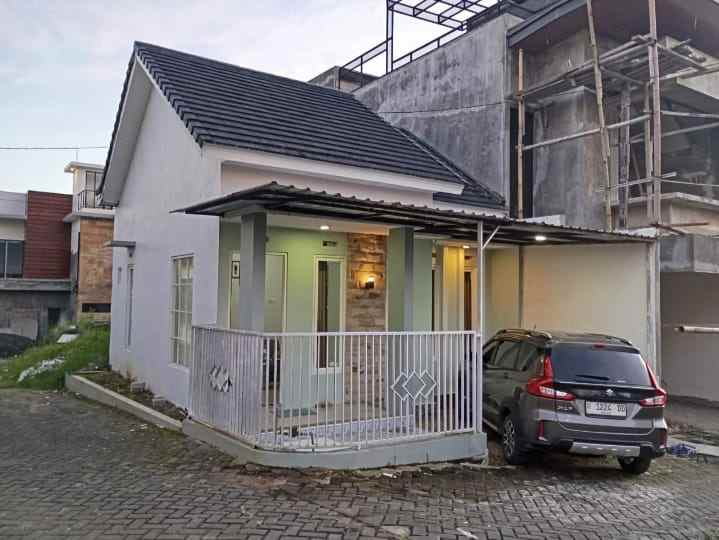 dijual villa plus perabot lokasi dekat bns kota batu
