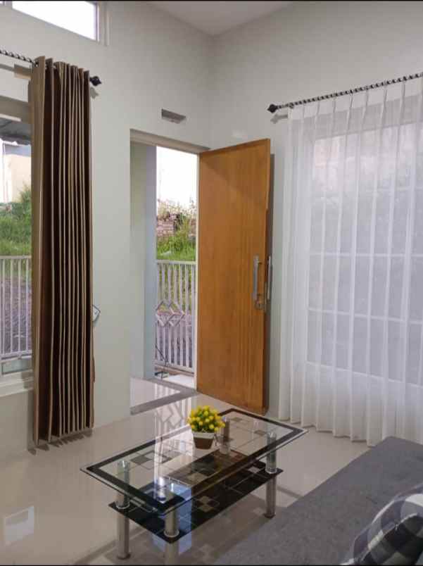 dijual villa plus perabot lokasi dekat bns kota batu