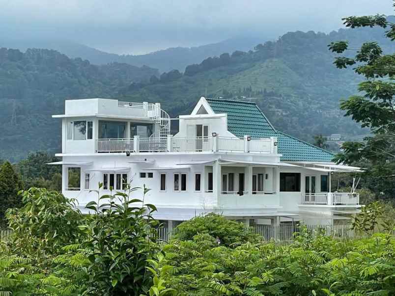 dijual villa tugu selatan