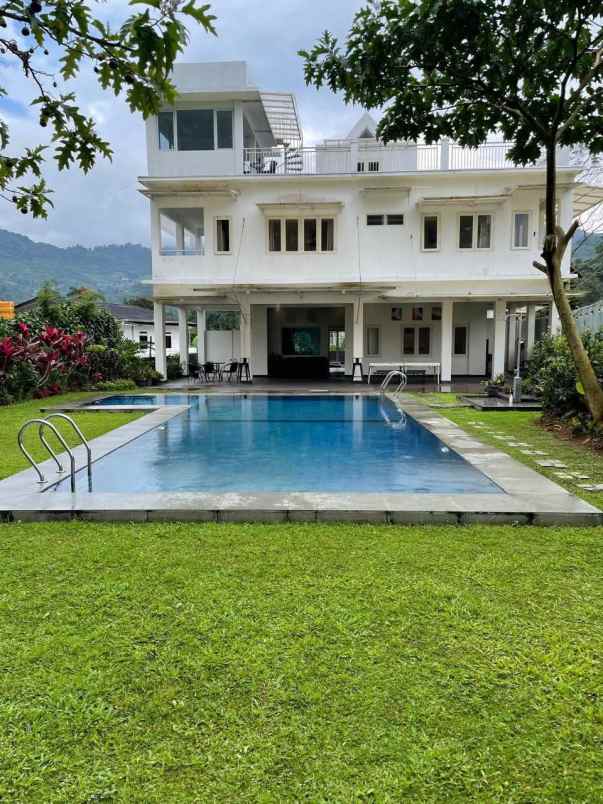 dijual villa tugu selatan