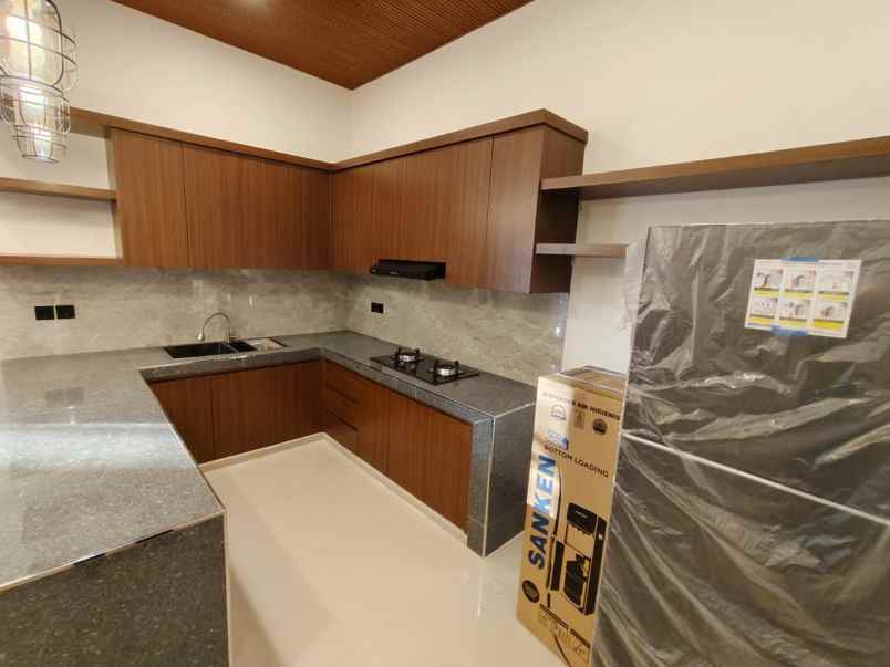 dijual villa yang dekat dengan pantai lovina