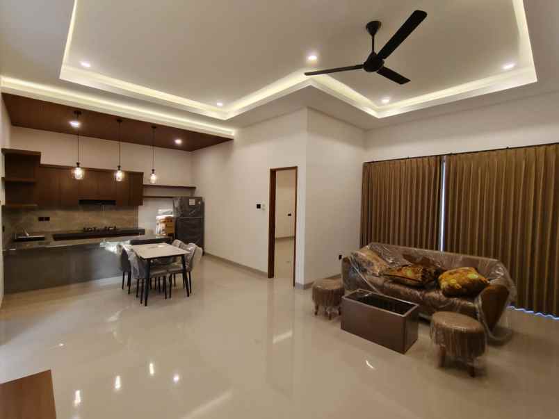 dijual villa yang dekat dengan pantai lovina