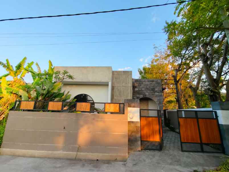 dijual villa yang dekat dengan pantai lovina