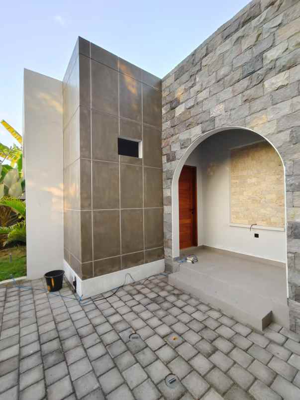 dijual villa yang dekat dengan pantai lovina