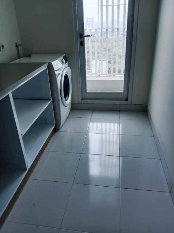 disewakan apartemen grand sungkono lagoon lantai 37