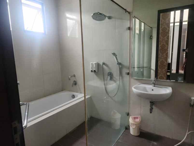 disewakan rumah cluster palm spring jgc