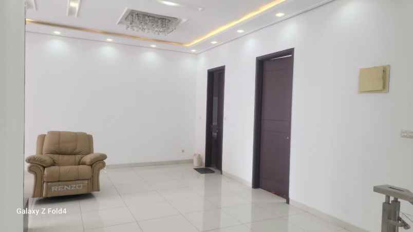 disewakan rumah cluster palm spring jgc