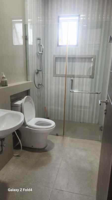 disewakan rumah cluster palm spring jgc