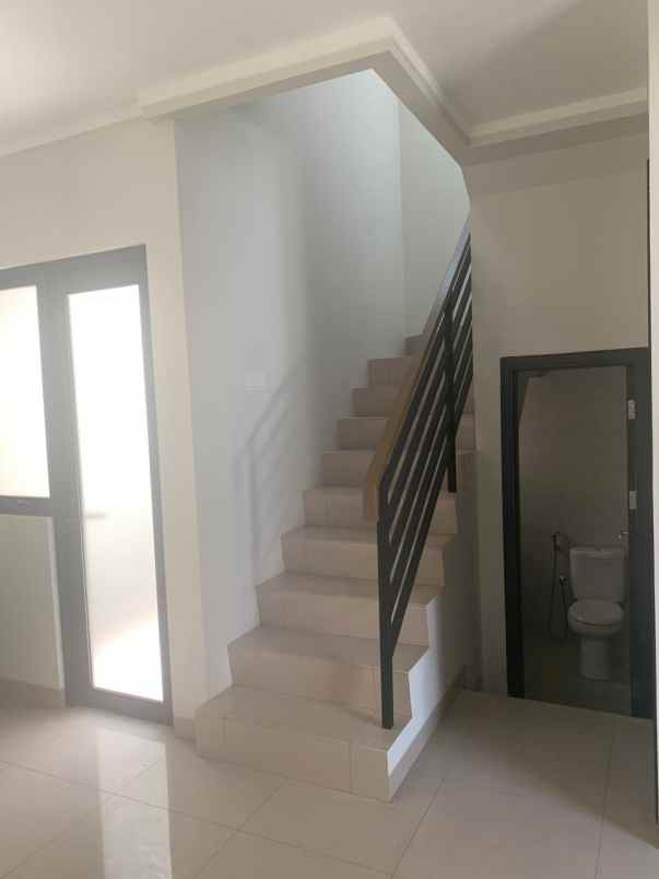 disewakan rumah cluster regia summarecon