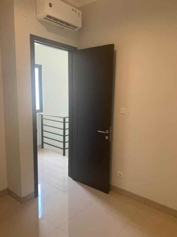 disewakan rumah cluster regia summarecon
