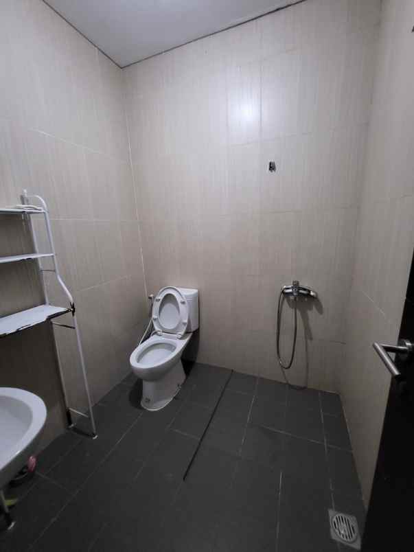 disewakan rumah jl alam tirta le freya