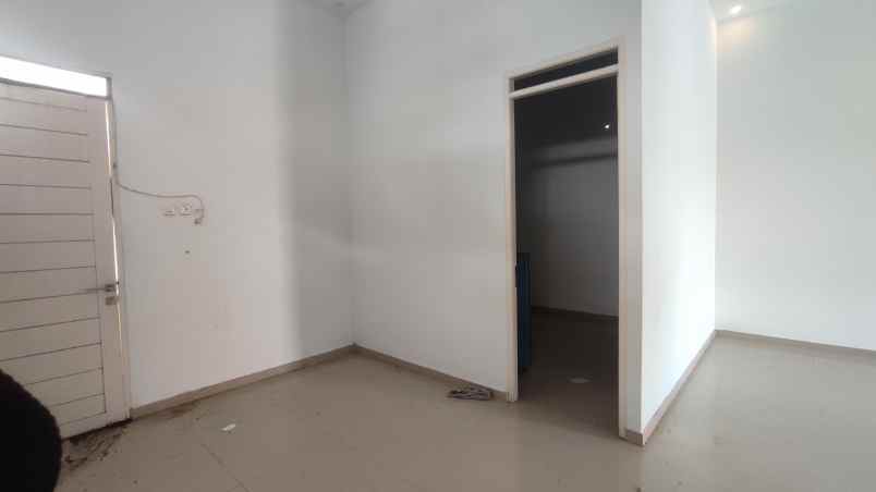 disewakan rumah jl ujung pandang 1