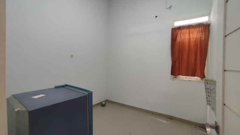 disewakan rumah jl ujung pandang 1