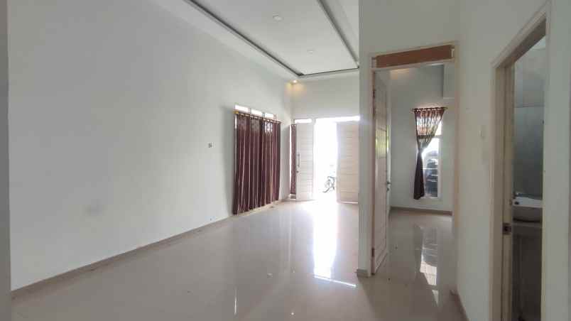 disewakan rumah jl ujung pandang 1
