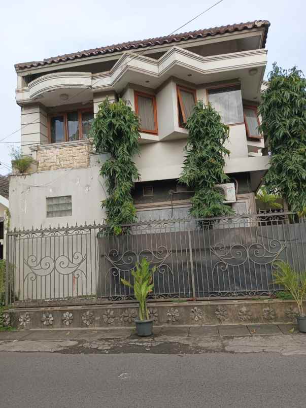 disewakan rumah ketintang