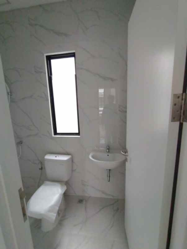 disewakan rumah lavon swan city cluster