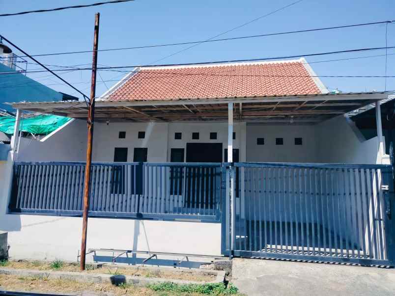 disewakan rumah manyar jaya