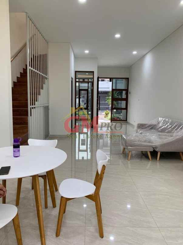 disewakan rumah mekarwangi