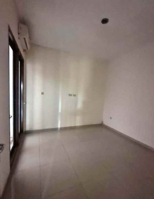 disewakan rumah perumahan metland menteng