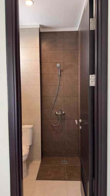 disewakan rumah summarecon crown gading