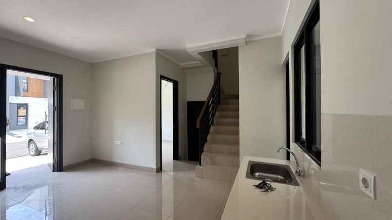 disewakan rumah summarecon crown gading