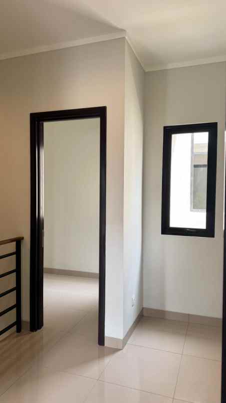 disewakan rumah summarecon crown gading