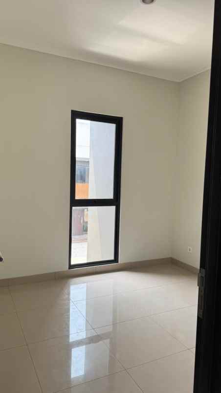 disewakan rumah summarecon crown gading